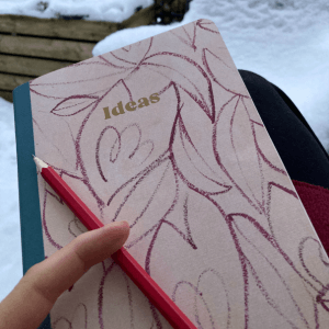 Mein Notizbuch für 8Sammeln und alles, was mir durch den Kopf geht. Heute im Schnee